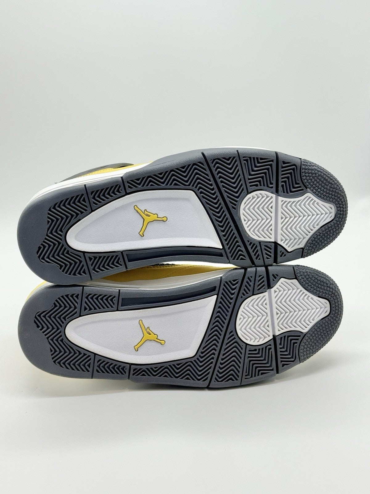 WORN ONCE - Size 9.5 - Jordan 4 Retro Mid Lightning