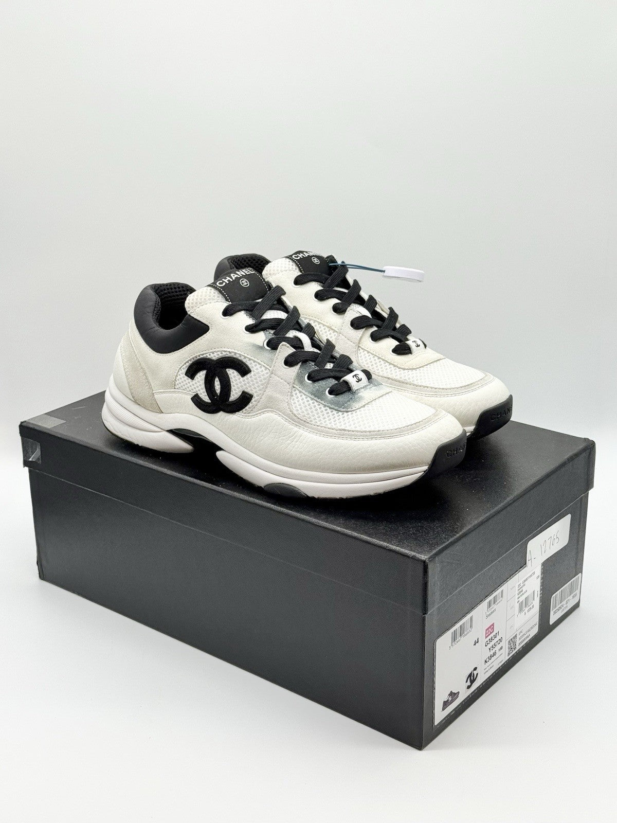 Size 11 - Chanel Sneaker CC Logo White Black