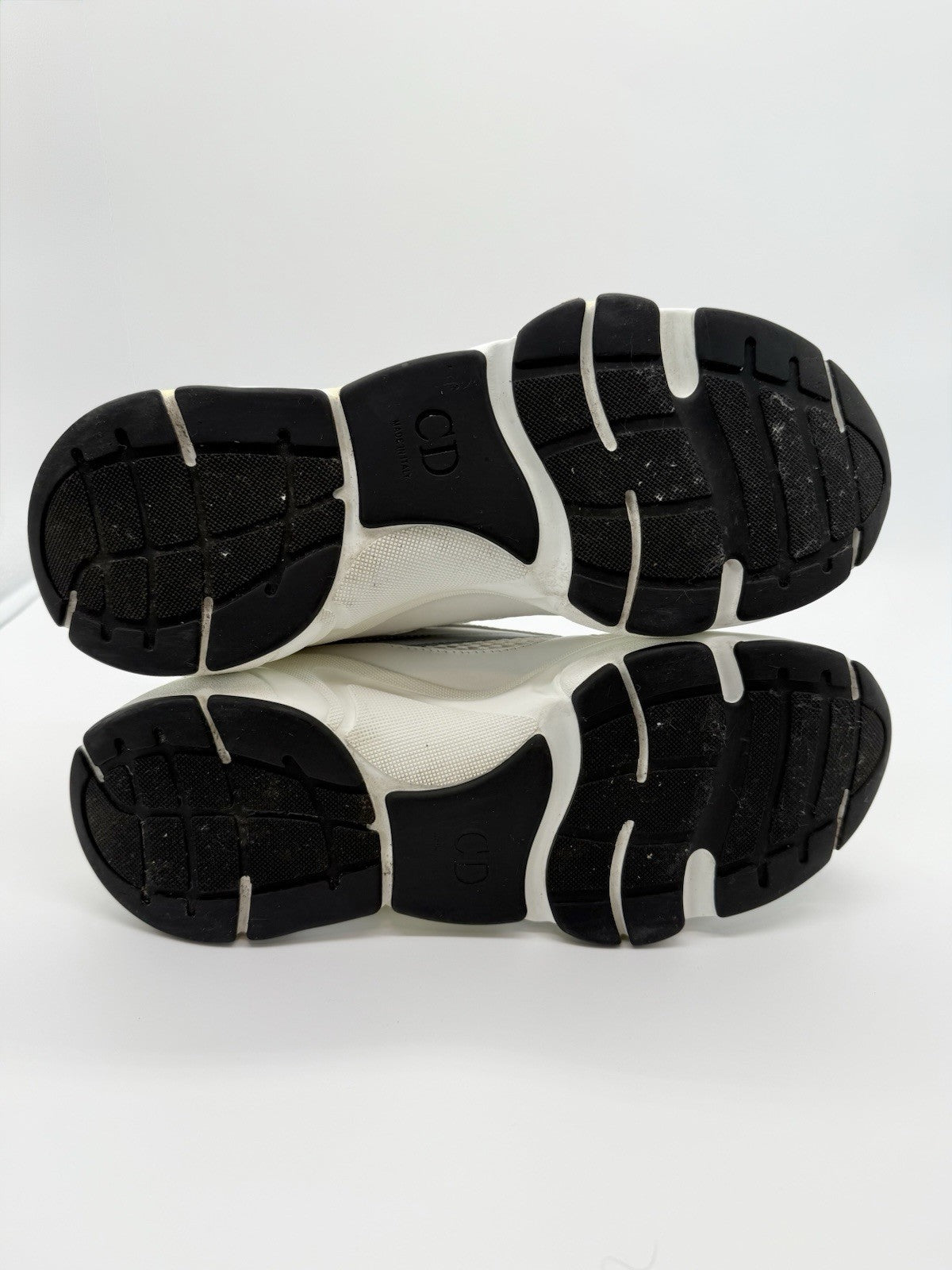 Size 9 - Dior B22 White