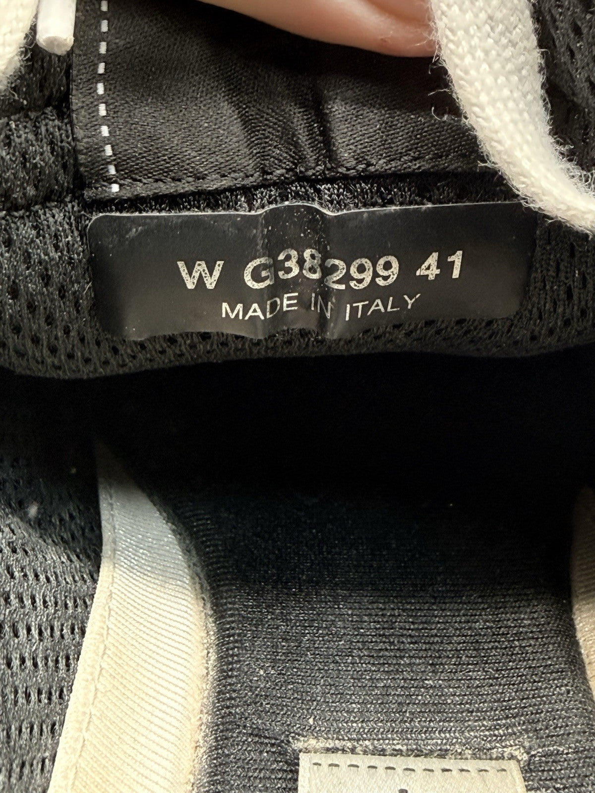 Size 8 - Chanel CC Logo Sneaker White Black