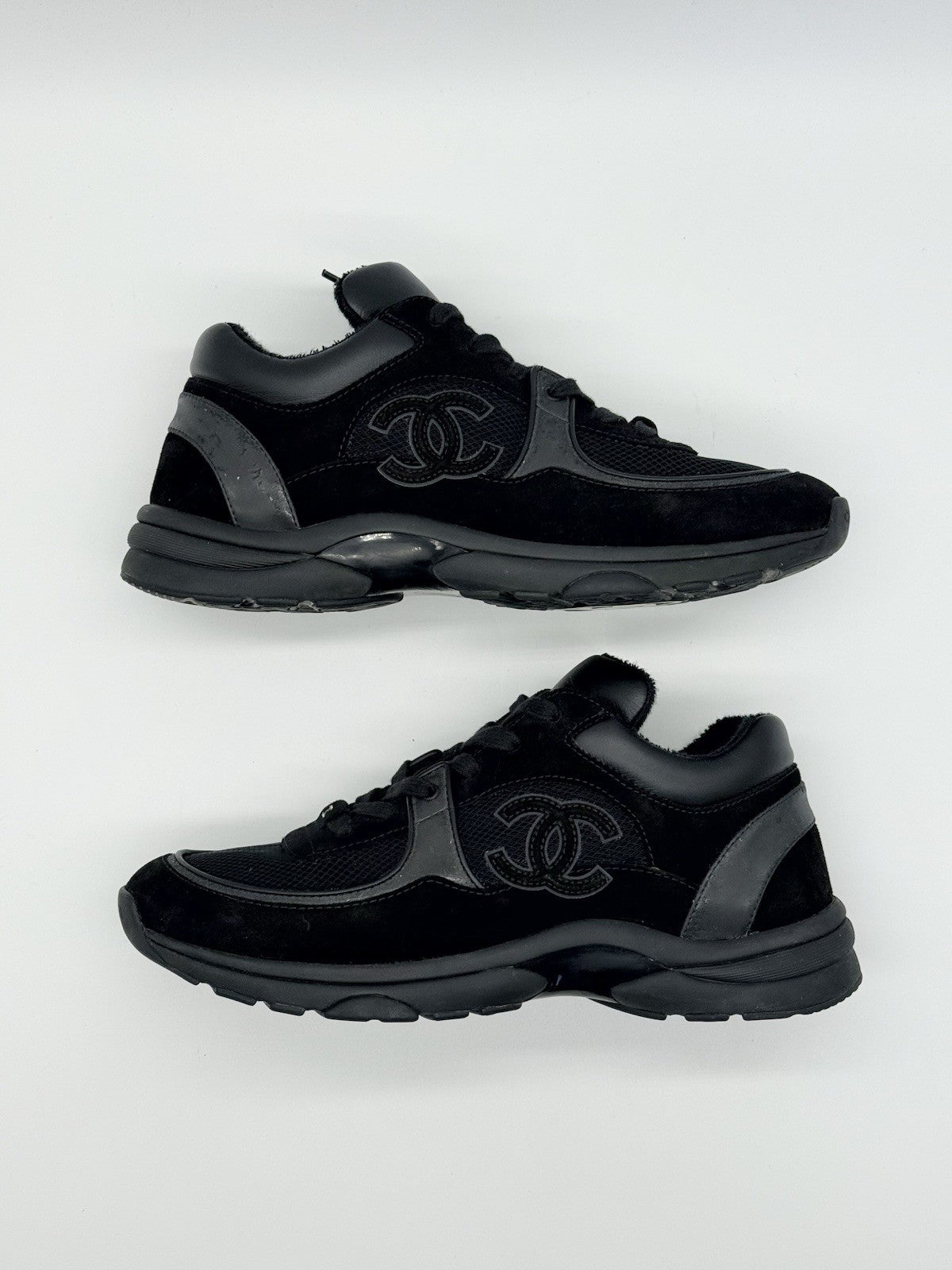 Size 8.5 - CHANEL CC Logo Low Black