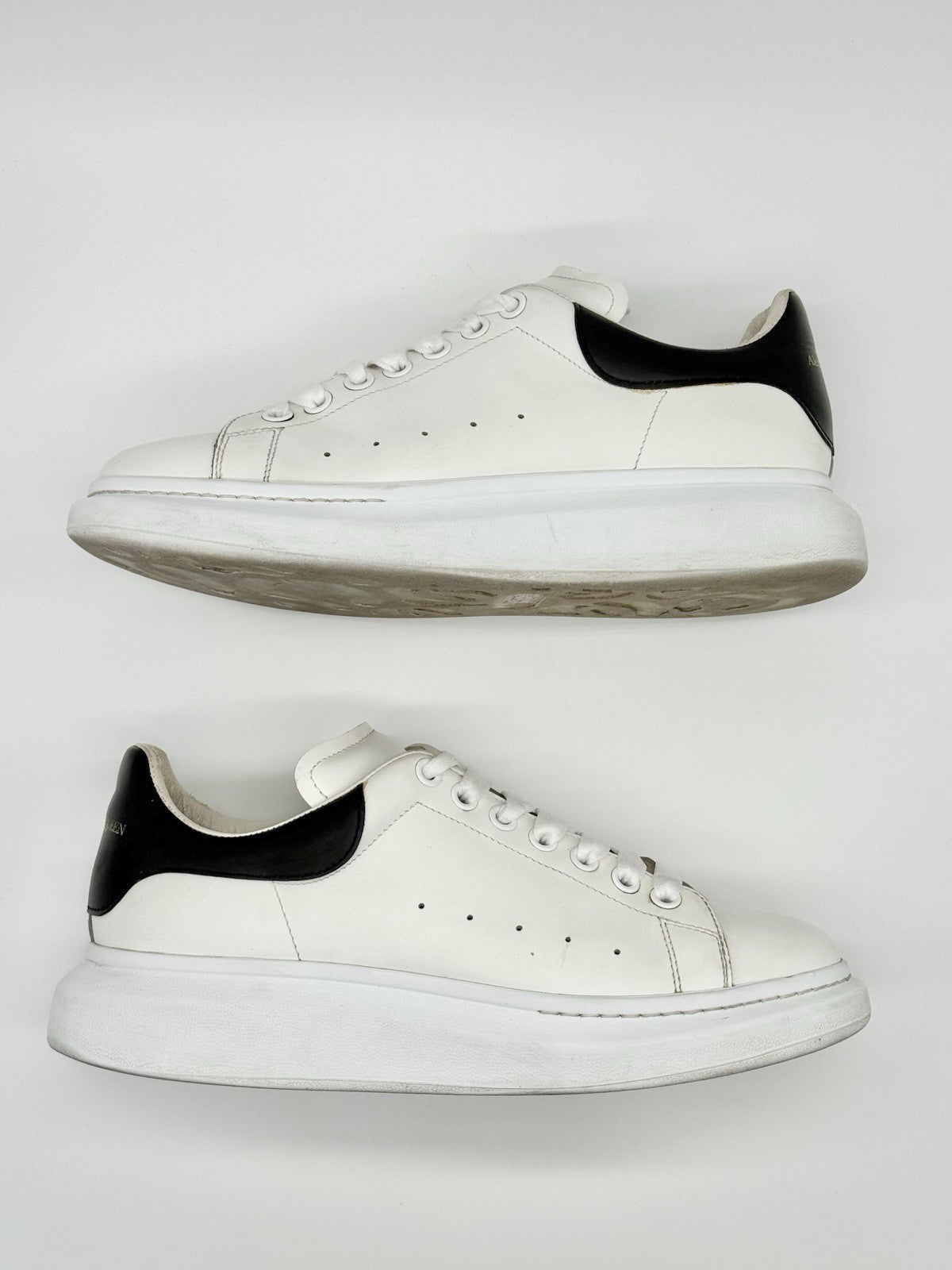 Alexander McQueen Oversized  White/Black