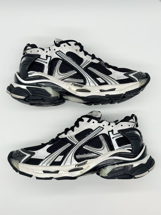 BRAND NEW - Size 10 Balenciaga Runner Black White