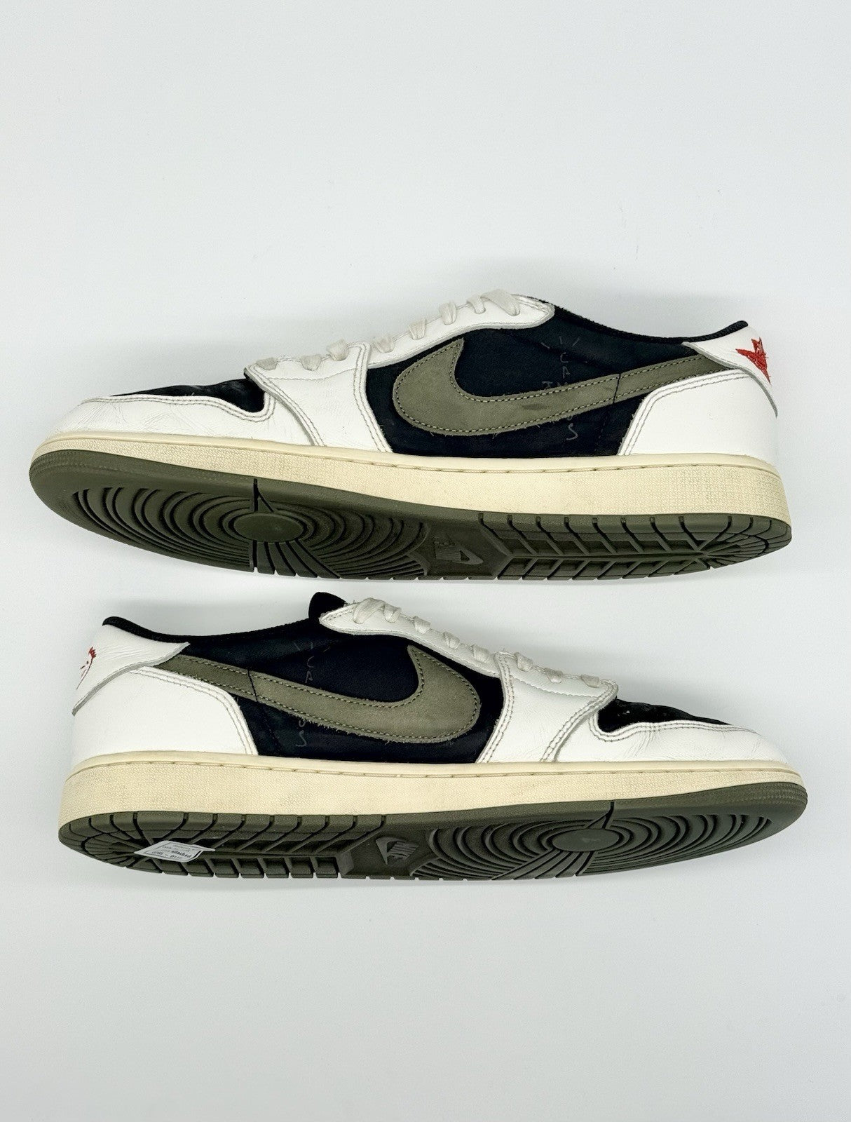 Size 12m/13.5w - Jordan 1 Retro OG x Travis Scott Low Olive