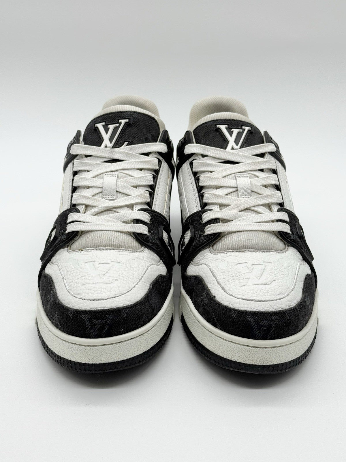 Size 8 - Louis Vuitton Trainer Low Black