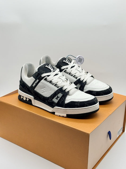Size 8 - Louis Vuitton Trainer Low Black