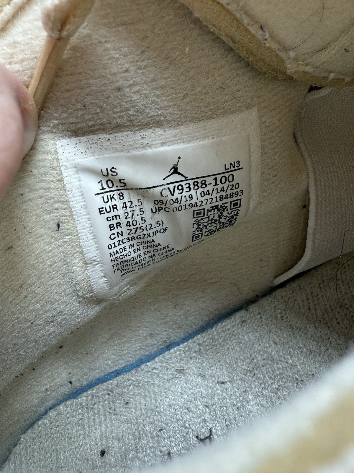 Size 9m/10.5w - Jordan 4 Off-White Sail