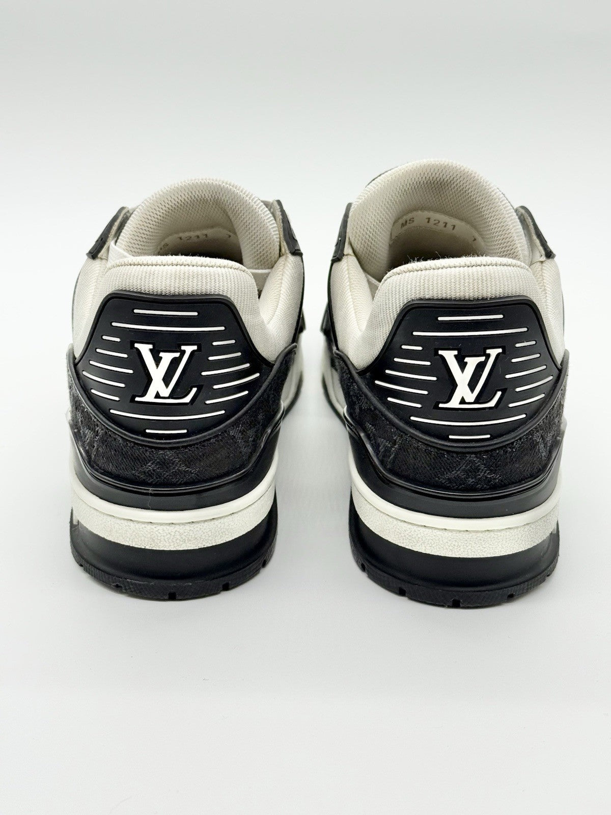Size 8 - Louis Vuitton Trainer Low Black