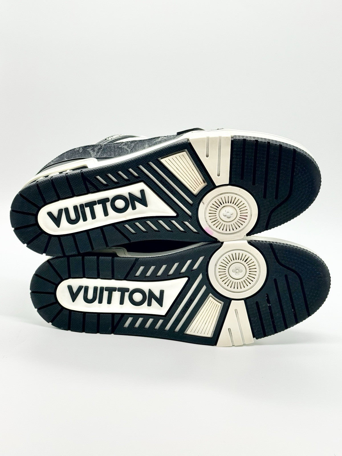 Size 9.5 - Louis Vuitton Trainer Low Black