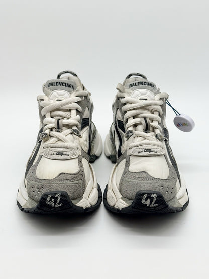 Size 9 - Balenciaga Runner Sneaker White Black