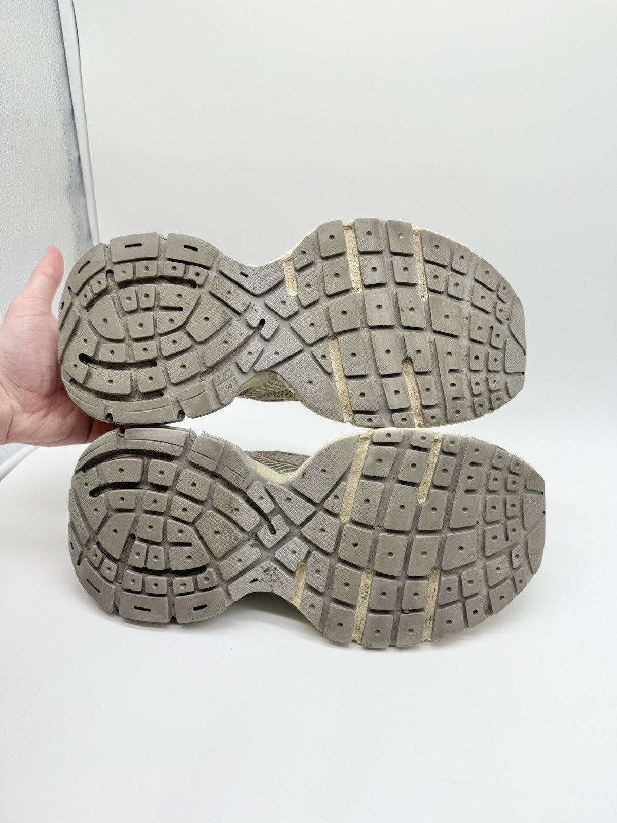 Size 10 - Balenciaga 3XL Sneaker Worn-Out - Light Beige