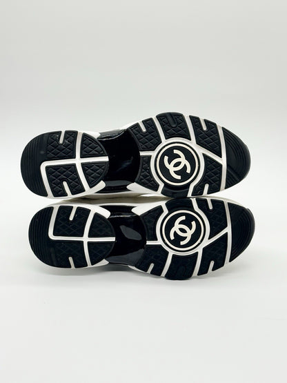 Size 8 - Chanel CC Logo Sneaker White Black