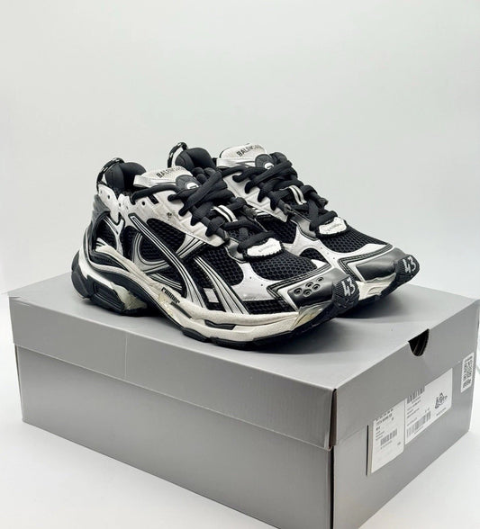 BRAND NEW - Size 10 Balenciaga Runner Black White