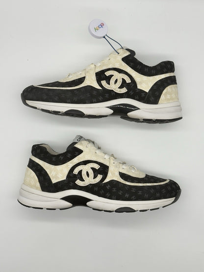Size 10 - CHANEL CC Embossed Logo Black White