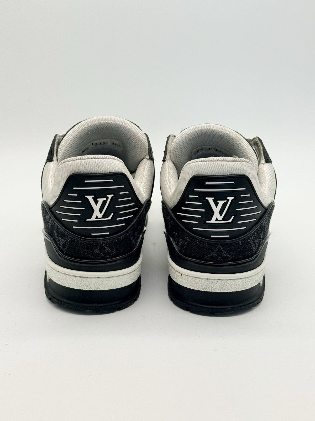 Size 9.5 - Louis Vuitton Trainer Low Black