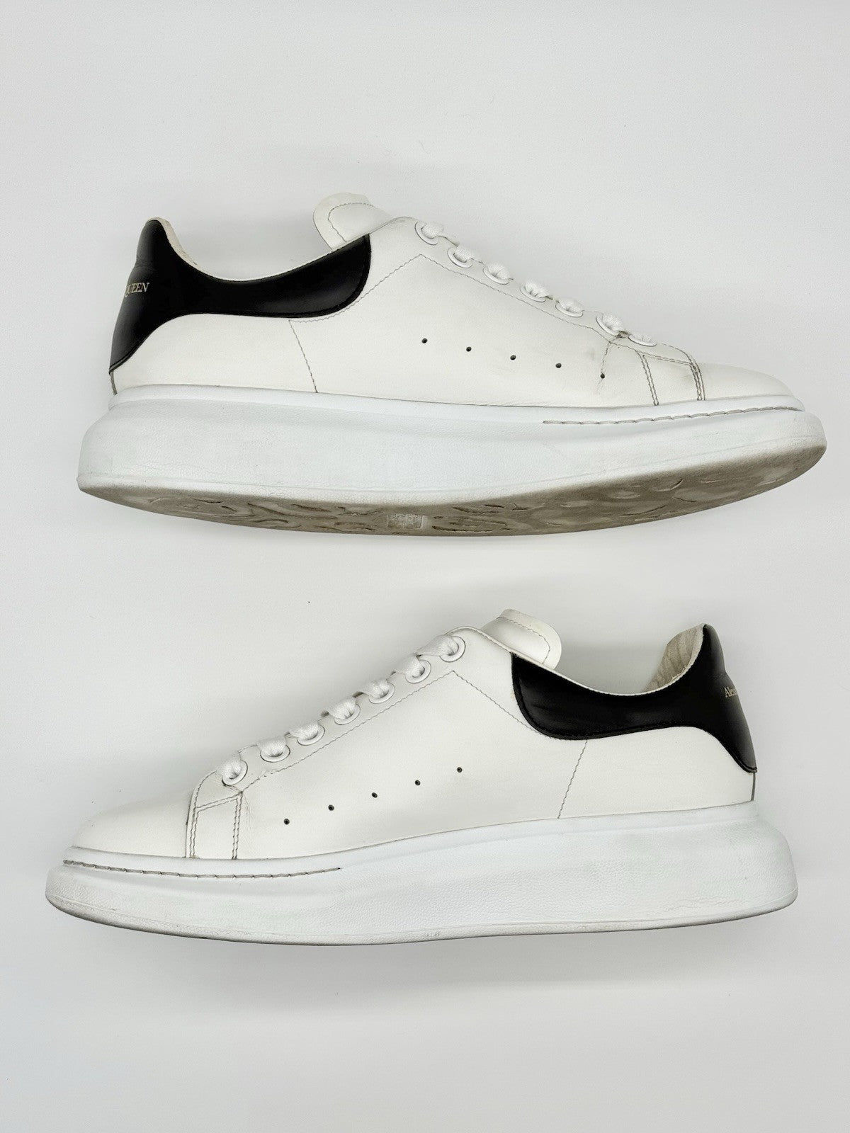 Alexander McQueen Oversized  White/Black