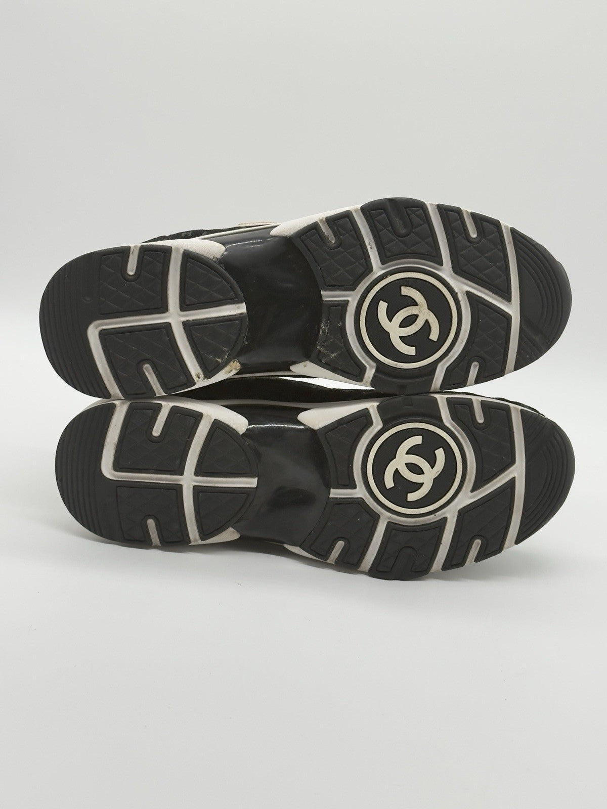 Size 10 - CHANEL CC Embossed Logo Black White