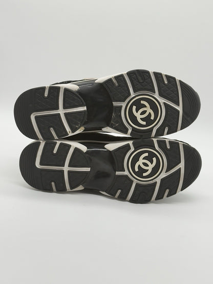 Size 10 - CHANEL CC Embossed Logo Black White
