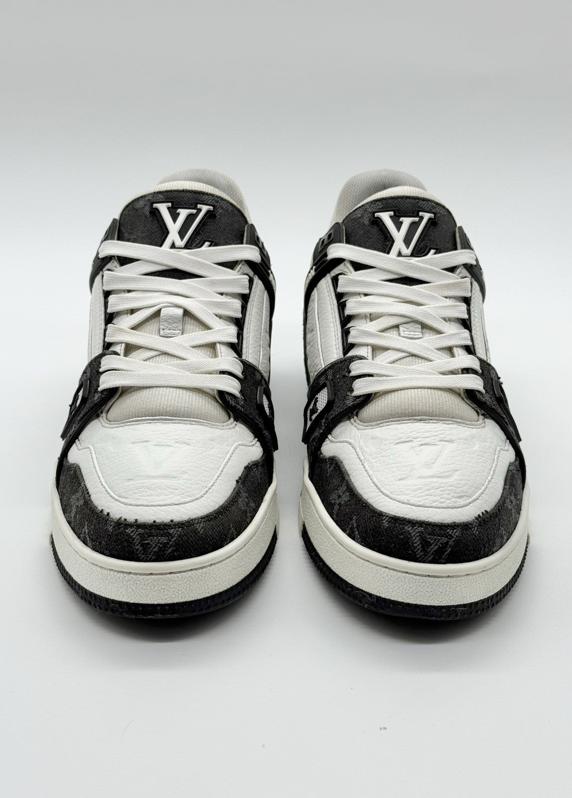 Size 8 - Louis Vuitton Trainer Low Black