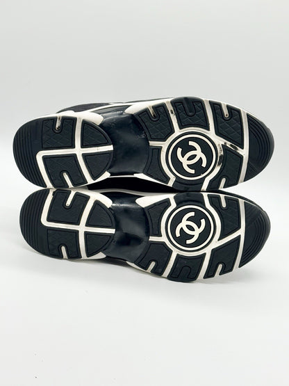 Size 10 - CHANEL CC Logo Black White