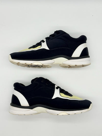 Size 10 - CHANEL CC Logo Low Black Green