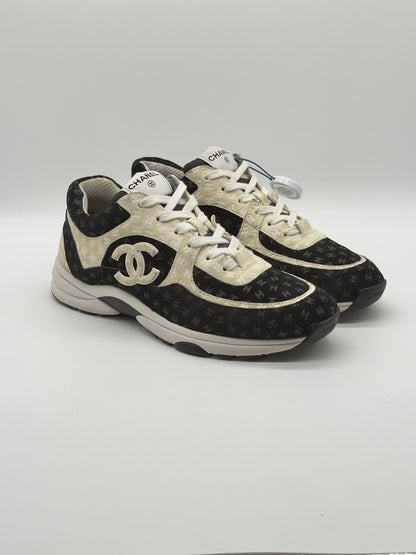 Size 10 - CHANEL CC Embossed Logo Black White