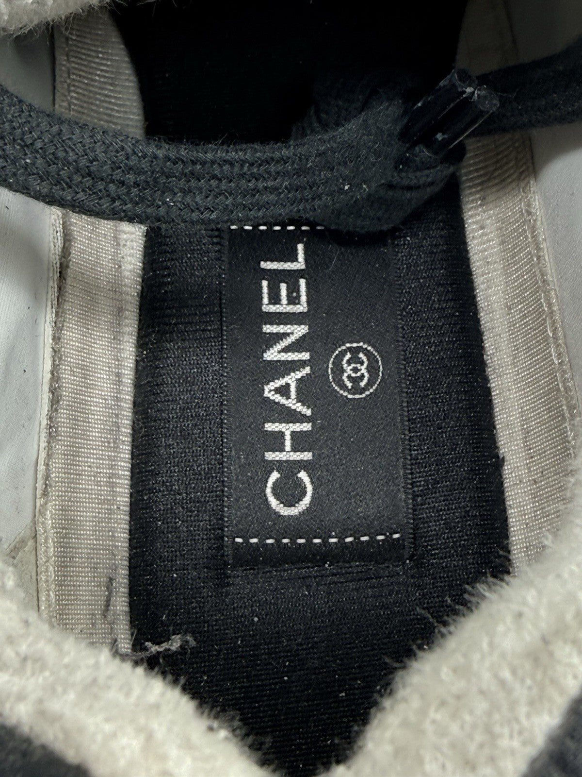 Size 8 - Chanel Sneaker Black White
