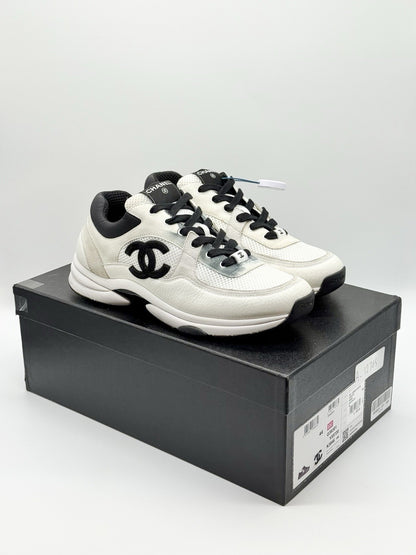 Size 11 - Chanel Sneaker CC Logo White Black