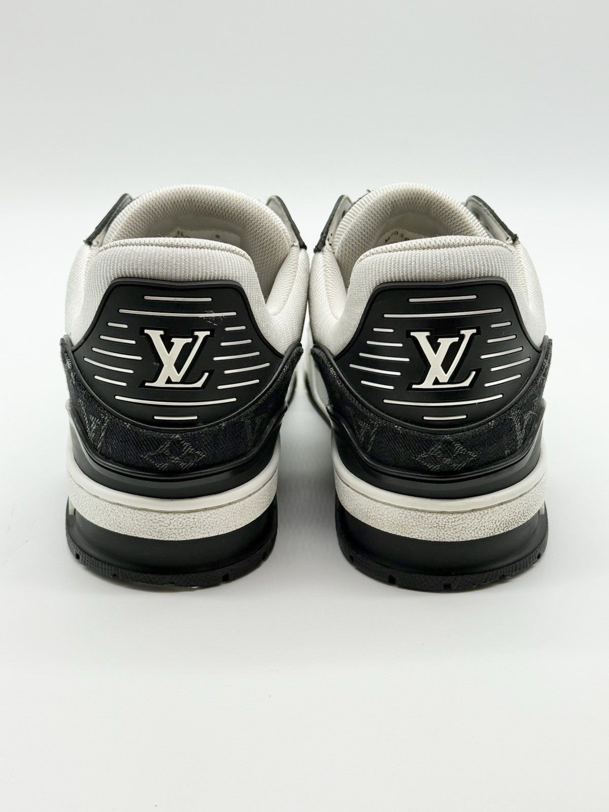 Size 10 - Louis Vuitton Trainer Low Black