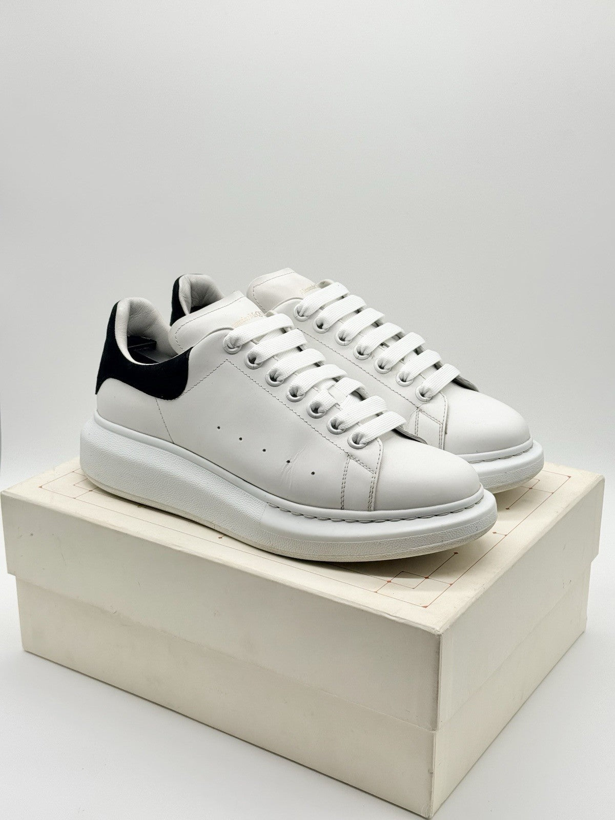 Size 8 - Alexander McQueen White And Black
