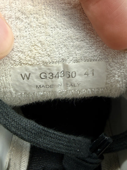 Size 8 - Chanel Sneaker Black White