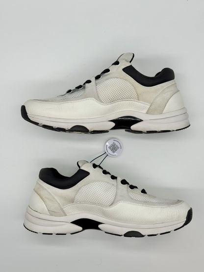 Size 11 - Chanel Sneaker CC Logo White Black