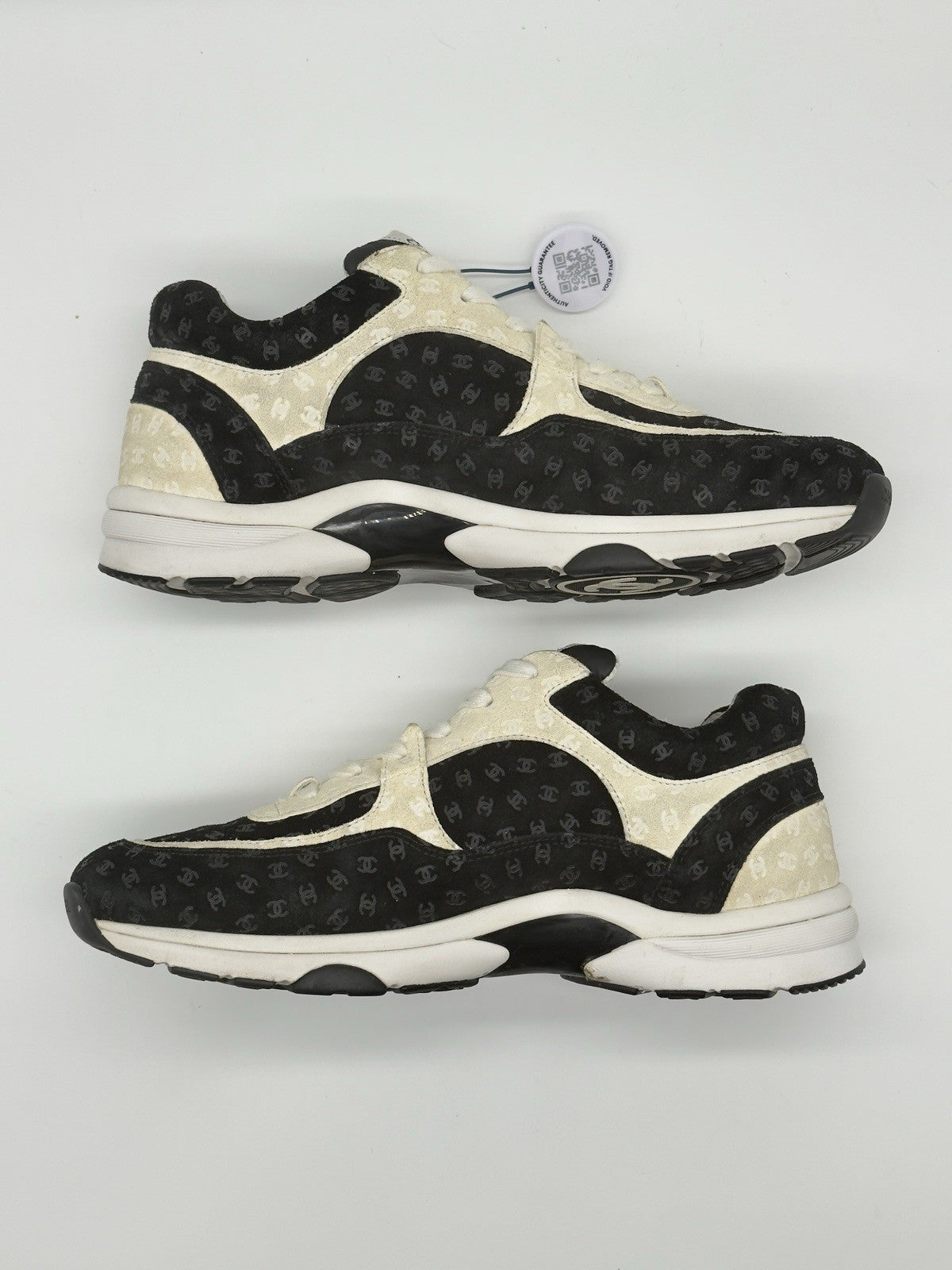Size 10 - CHANEL CC Embossed Logo Black White