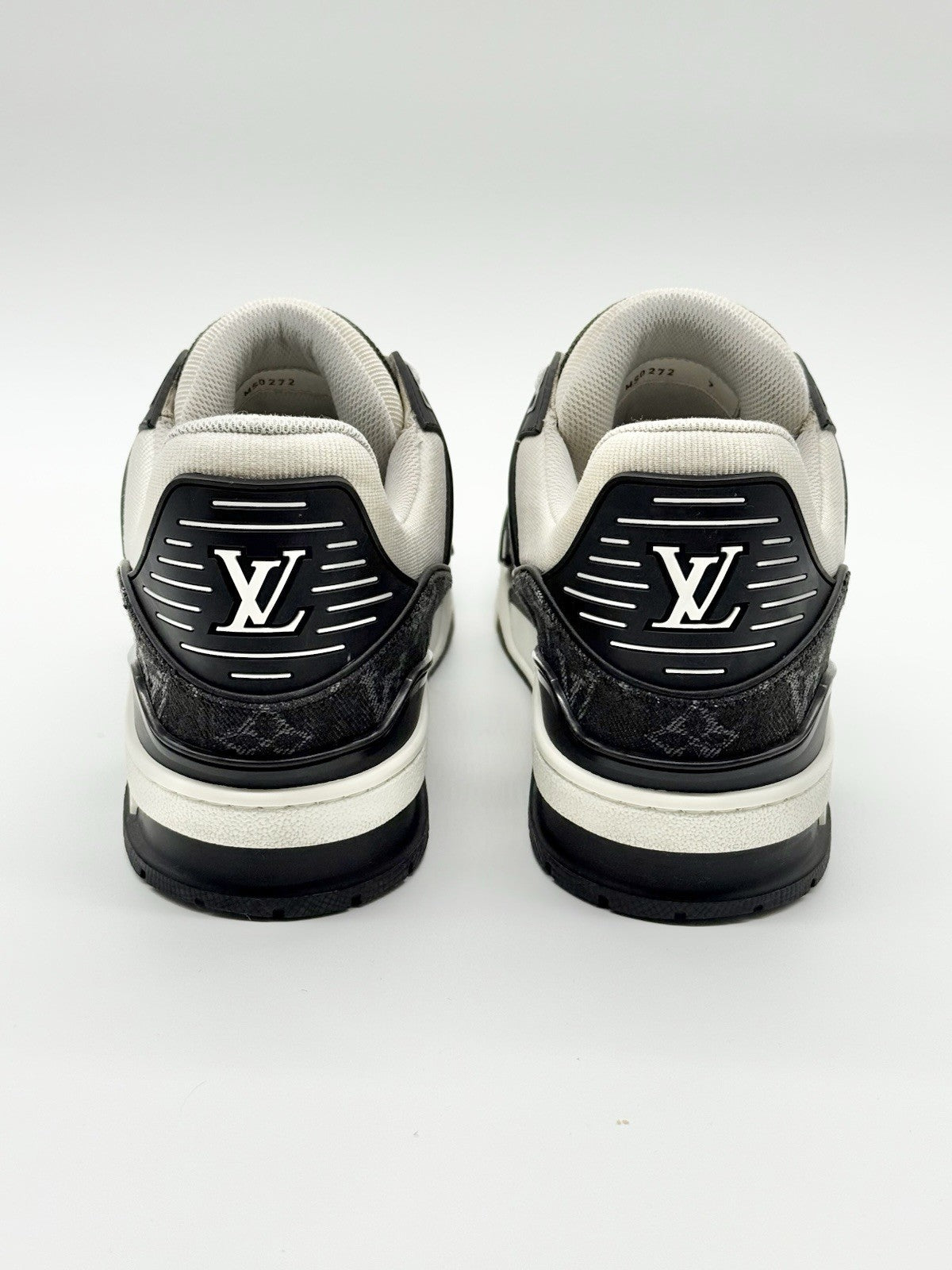Size 8 - Louis Vuitton Trainer Low Black