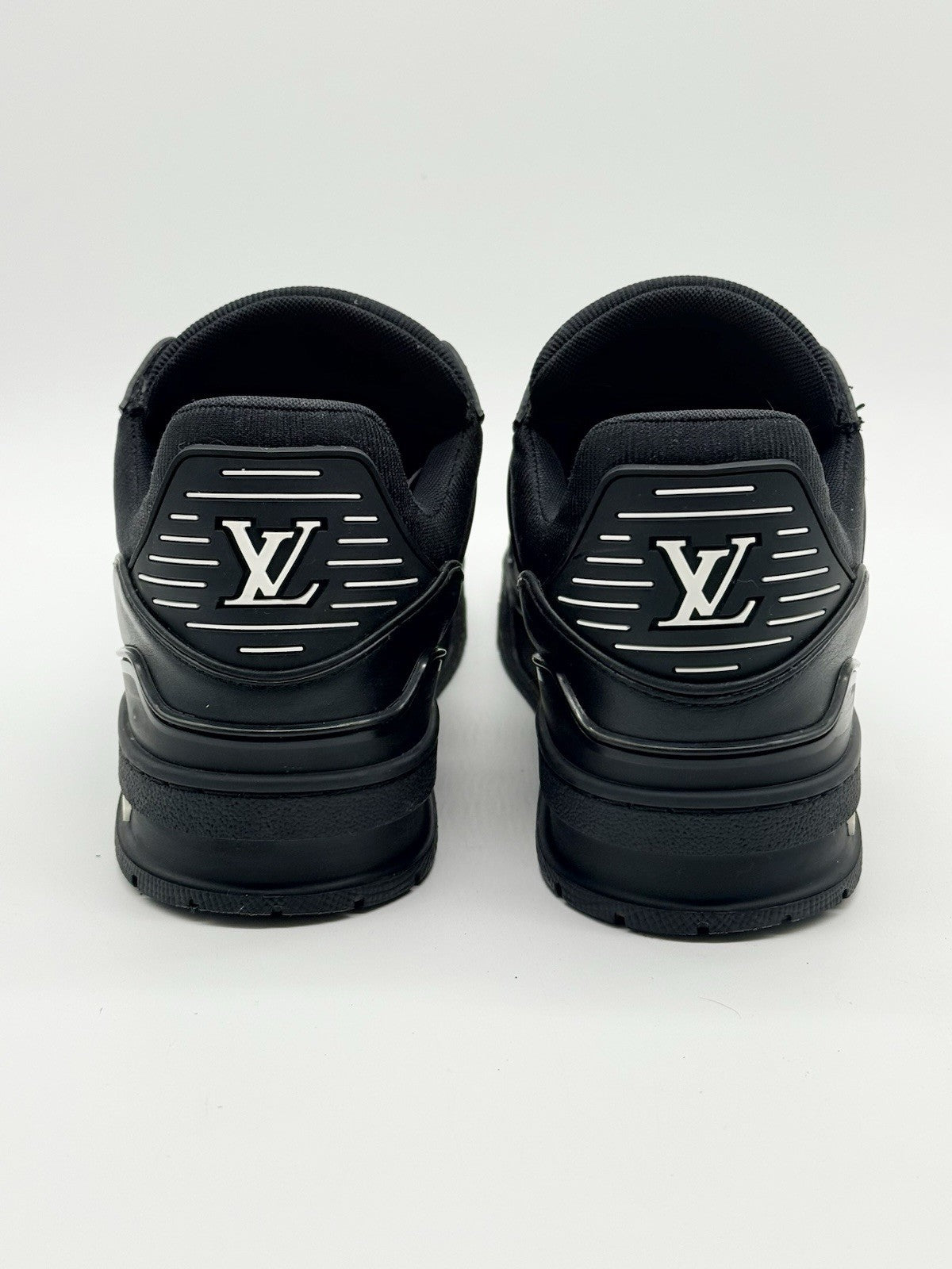 Size 8 - Louis Vuitton Trainer Black