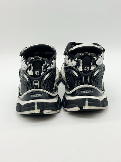 BRAND NEW - Size 10 Balenciaga Runner Black White