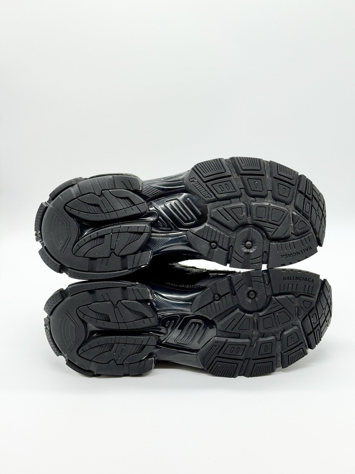 WORN ONCE Size 10 - Balenciaga Runner Sneaker Black